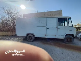  4 باص مرسيدس مرخص سنه