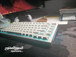  2 Glorious GMMK pro white Mechanical Gaming keyboard Kiwi switches