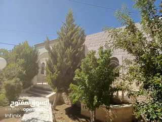 6 بيت حجر مستقل للبيع