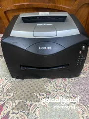  1 طابعة lexmark الاصلية اسراءيلة مش ملونة يوجد معها شاحن شغالة حبرها رخيص بالاسواق ممتازة للمکاتب