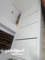  8 تخت من ايكيا لون ابيض  للبيع بسعر مغري
