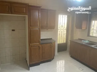  1 طبربور شقة طابق ثالث 149 م2 للبيع من المالك مباشرة 3 غرف نوم 3 حمامات مطبخ راكب تدفئة ديزل و مكيفات