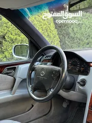  10 Mercedes-Benz E200 Kompressor