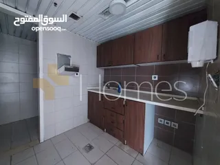  12 معرض بموقع مميز للبيع شارع عبدالله غوشه ، بمساحة 682 م