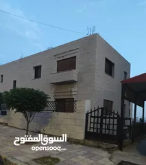  3 شقة دوبلكس شبه فيلا بموقع مميز واطلالة رائعة مع روف وحق اعتلاء
