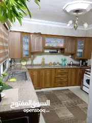  3 شقه للبيع اربد مجمع الشيخ خليل قريبه من دوار القبه وكلية البنات وبجانب المستشفى الاسلامي من المالك