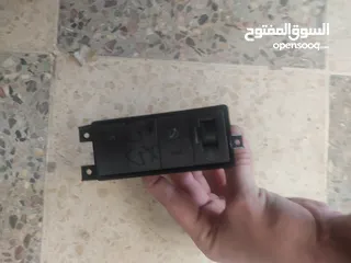  2 قطع مستعمله و اكسسوارات مختلفة للسيارات