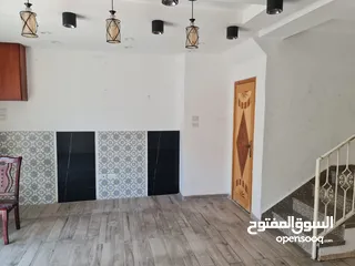 4 محل تجاري جاهز للايجار بالقرب من وسط البلد في مدينة الخليل مع واجهة على الشارع الرئيسي