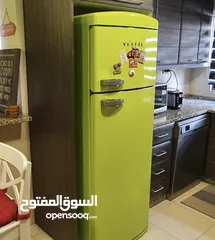  5 ثلاجة فيستل التركية بشكل كلاسيك مستعملة كالجديدة باللون الأخضر الفسفوري Vestel