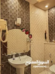  18 شقة من افخم ما يكون للبيع