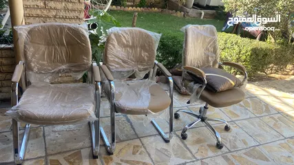  2 ميز وكراسي للبيع