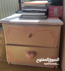  4 غرفة نوم بناتي باللون الزهري مستورد من الامارات بسعر منيح وجودة عالية البيع مستعجل
