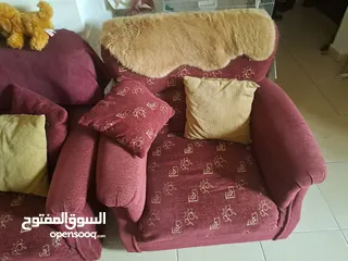  5 طقم كنب نظيف جدا بحاجه الى دراكلين فقط