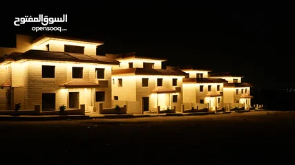  18 فيلا متلاصقه للبيع / عظم