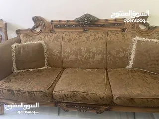 2 طقم كنب مستعمل بحاله جيده للبيع