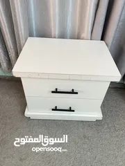  4 غرفة نوم مودرن باللون الابيض بحاال الجديد  خزانة وسرير مع فرشة وتسريحة  وكوميدينا