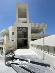  1 شقه أبراج عبدون الطابقية الفاخره بمساحة 225م/شبة ارضي مع مدخل مستقل