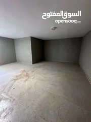  11 شقه للبيع مع حديقه بعين منجد