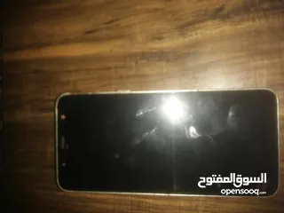  2 سامسنج j8.تليفون شاشه سوده من لوطه لاكن مش ماتر علي المس