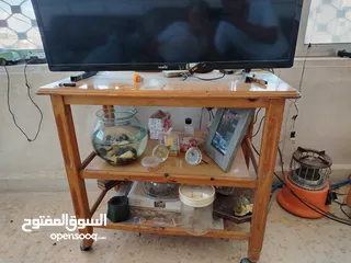  4 بوفيه وطاولات للبيع