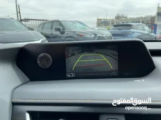  17 ليكزس UX300e كهربائية اعلى اضافات 2021