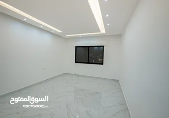  13 شقة طابق ارضي مساحة 200 م و 250م خارجي مع كراج خاص