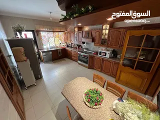  12 دابوق فيلا مستقله فلات موقع مميز مقابل حدائق الحسين وقرب ستي مول