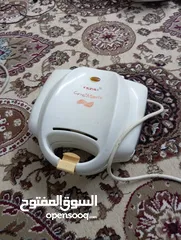  2 للبيع مكينة قهوة  وصانع سندويش