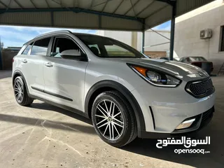  2 Kia Niro Hybrid Clean title 2019