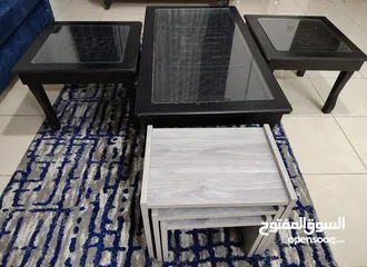  1 طاولات وسط خشب عدد 3 واحده كبيره واثنتان أصغر.. ومعهم هديه مجانيه طقم سرفيس لون سكني