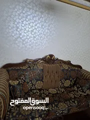  4 للبيع طقم كنب تفصيل خشب زان – حالة ممتازة  بالإضافه الى 3 اسكملات