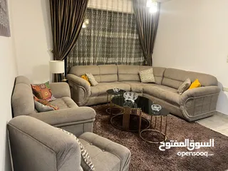  3 طقم كنب من دون ستائر ومن دون سجاد وا طاولة شبه جديد نظيف جدا جدا