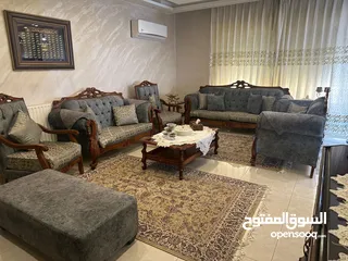  1 طقم كنب غرفه ضيوف مع طقم طاولات للبيع بسعر مغري