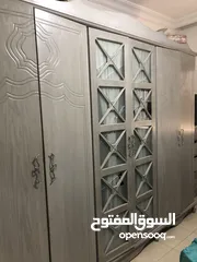  1 غرفة نوم لاتيه 2 كومادينة 1 ملحق خمس ادرج 1 بيرو وخزانه