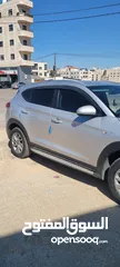  2 توسان إنتاج وترخيص 2016 فحص ممتاز دفع رباعي عداد 170 ألف مواصفات عادية بدون بصمة وفتحة ترخيص وتأمين