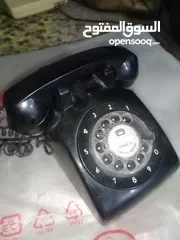  1 تليفون انتيك قديم شغال وحالته ممتازة