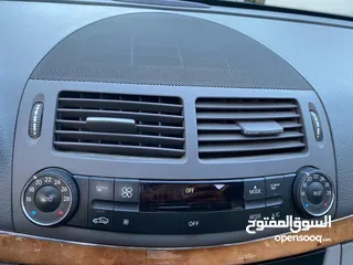  9 مرسيدس 2009 E200 بانوراما   استخدام شخصي  فل كامل وفحص كامل   وعداد قليل ((100 الف كم فقط