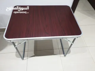  7 طاولات متعددة شبه جديدة Tables foldable like new