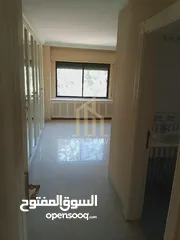  8 شقة مميزة 220م طابق ثاني تشطيبات مميزة في أرقى مناطق عبدون/ ref 1380