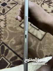  2 ايباد 9 للبيع 64 قيقا استعمال خفيف جدا للدراسه بحاله الوكاله