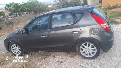  9 هيونداي i30 مطور 2000 للبيع بوضع ممتاز
