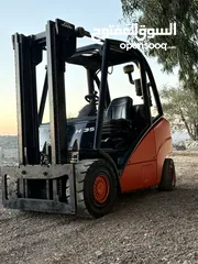  4 Linde Forklift