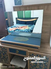  3 غرفة نوم ماستر .. تخت .. وتسريحة .. وخزانه .. كومودينات ثنتين
