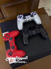  1 Ps4 500g بلايستيشن 4 و ثلاث ايدين اصليات شغالة 100٪؜ مع كامل اسلاكها