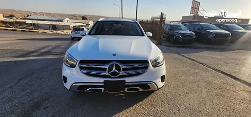  1 ( Mercedes GLC 300 )   مرسيدس موديل 2020 لون ابيض والداخل بيج  مواصفات امريكيه