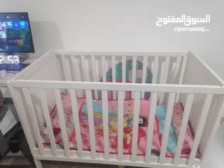 1 سرير اطفال شبه جديد