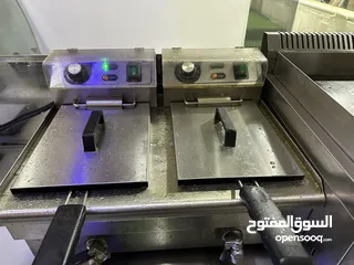  2 عدة مطاعم.