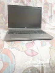  3 لاب توب HP - UJU2  (EliteBook)    بالشاحن مع حقيبته و حامل  و بطارية اضافيه