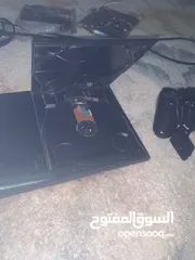 3 بلايستيشن 2 حاله ممتازه جدا مع كل ملحقاتها بسعر 20 غير قابل للتفاوض مع 3 أيادي و 2 سيدي