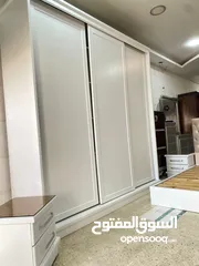  2 غرفه نوم ماستر خشب لاتيه   وزان بالكامل  خزانه سحابات ارتفاع طابقين  احرف زان بالكامل أوجه زجاجيه ل